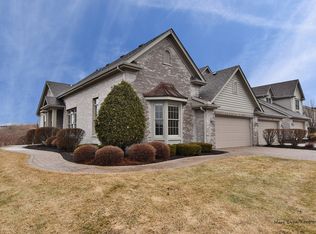 3820 Ridge Pointe Dr, Geneva, IL 60134