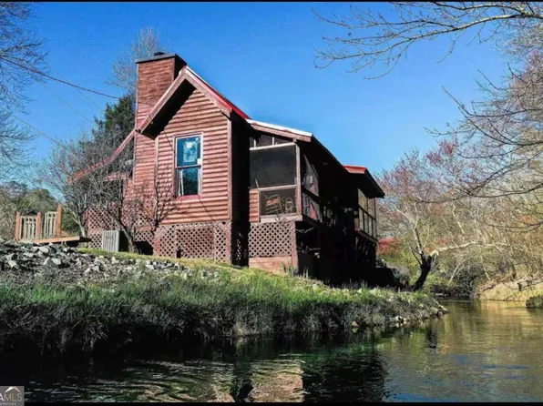 64 Bear Lake Dr, Blue Ridge, GA 30513