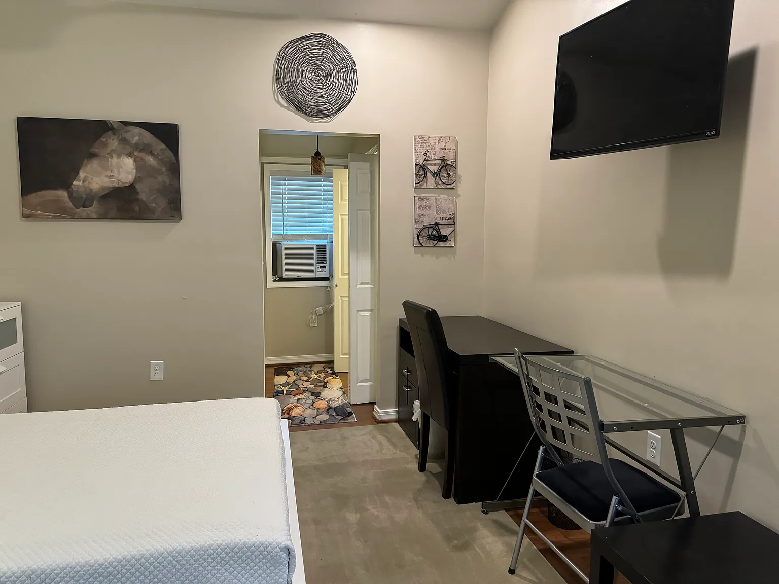 1 bed, 325 sqft, $1,050 — Photo 4