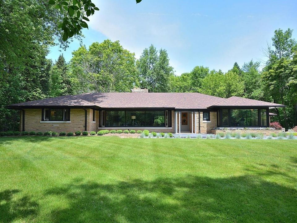 Steps from Lake Michigan