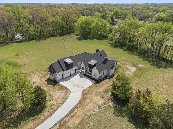 116 Bradley Ln, Cottontown, TN 37048