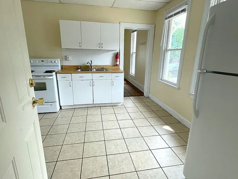 211 Ballard St — Photo 11
