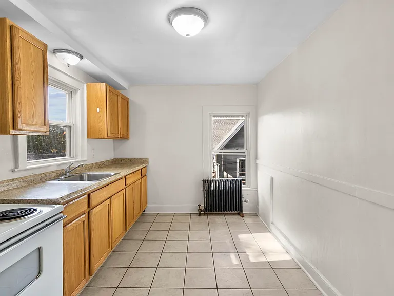 113 E Main St #4 — Photo 4