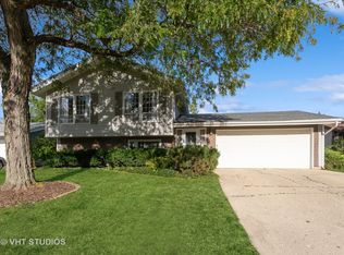 208 Flagstaff Dr, Bolingbrook, IL 60440
