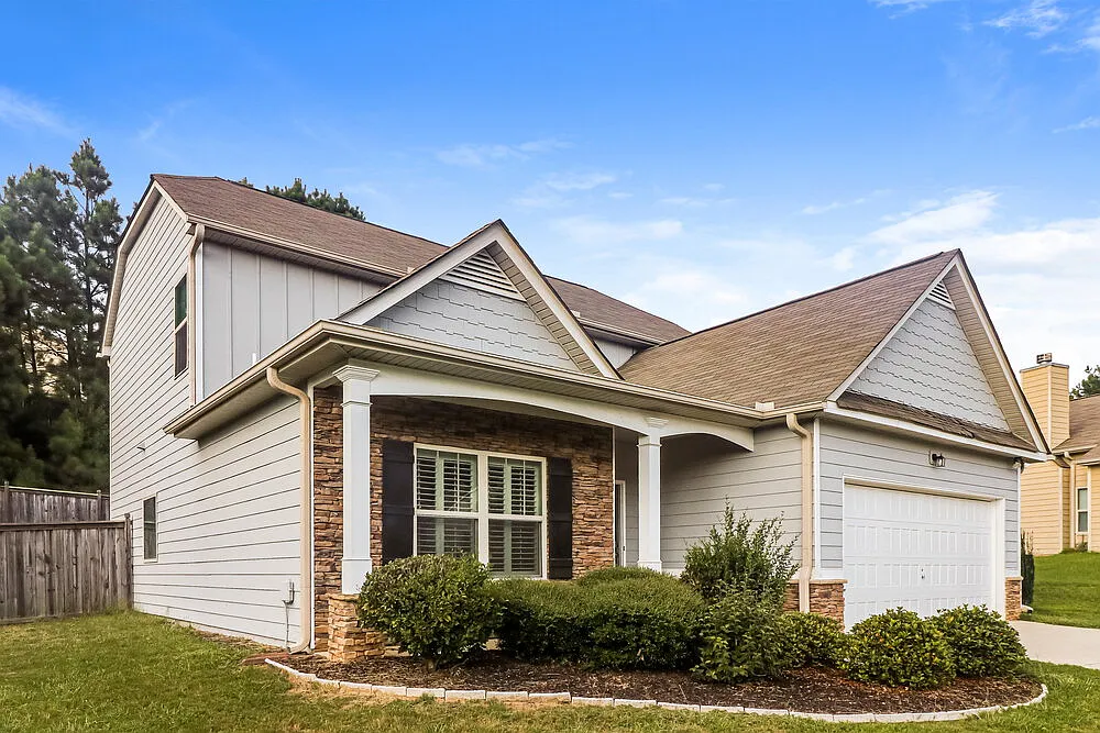 4 bed, 2.5 bath, 2226 sqft, $2,215 — Photo 4