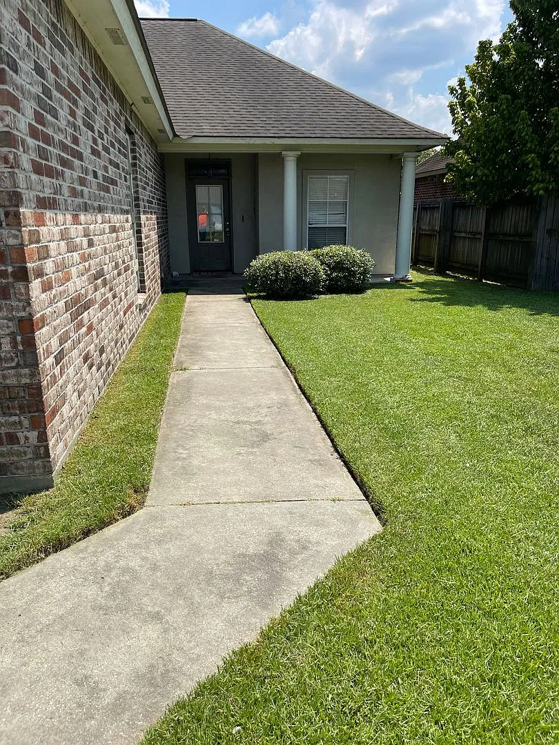 Must see! Available Now! Nicholson Lake Subd. 3/2 with an Office and Lake View — Photo 1