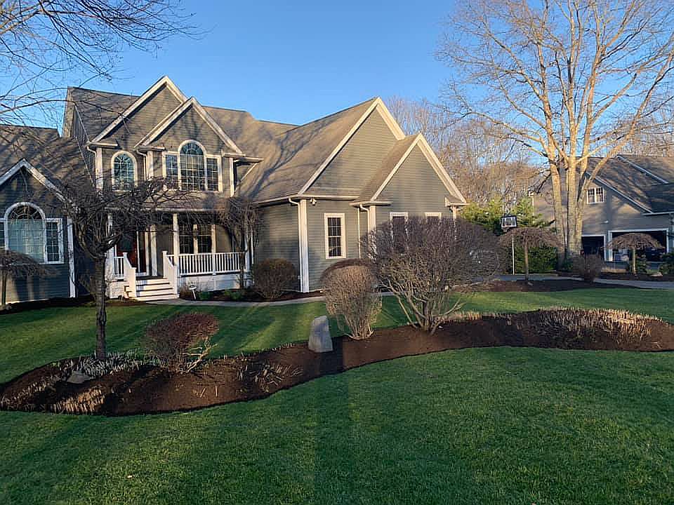 2nd image of 30 Lindsay Ln