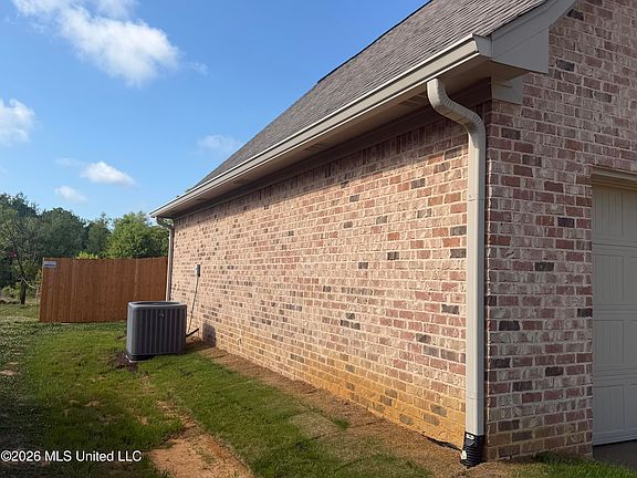 3rd image of 337 Bullock Cir