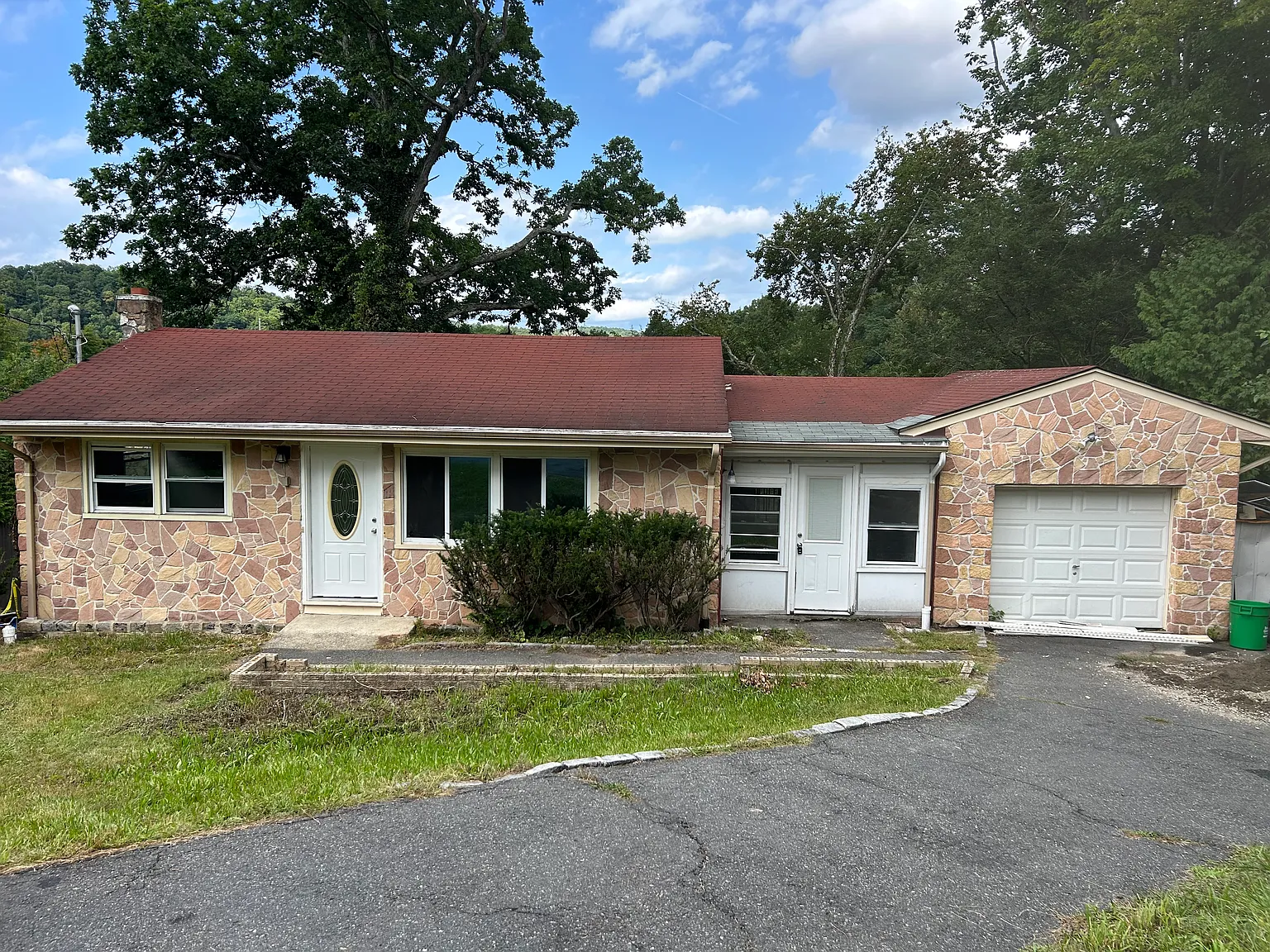 4 bed, $3,800 — Photo 1