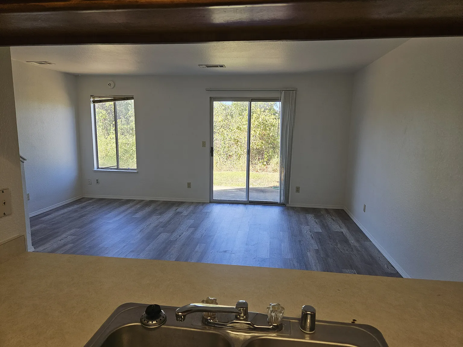 2 bed, 1.5 bath, 925 sqft, $1,550 — Photo 4