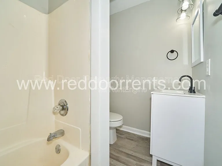 1337 E Market St #5 — Photo 4