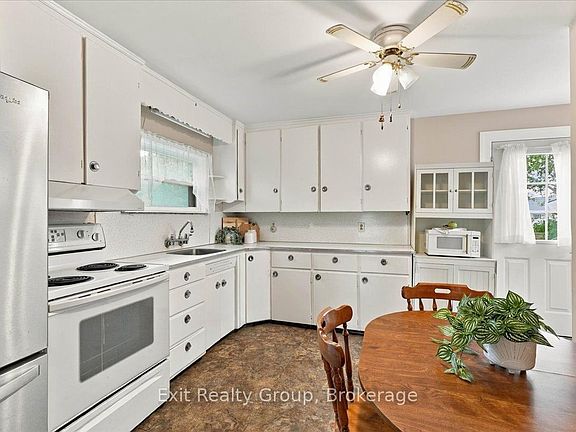 3rd image of 5 Charlotte St