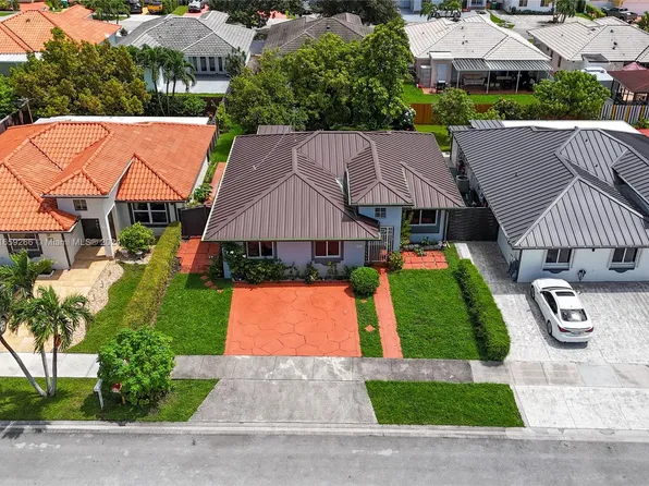 909 NW 135th Ct, Miami, FL 33182