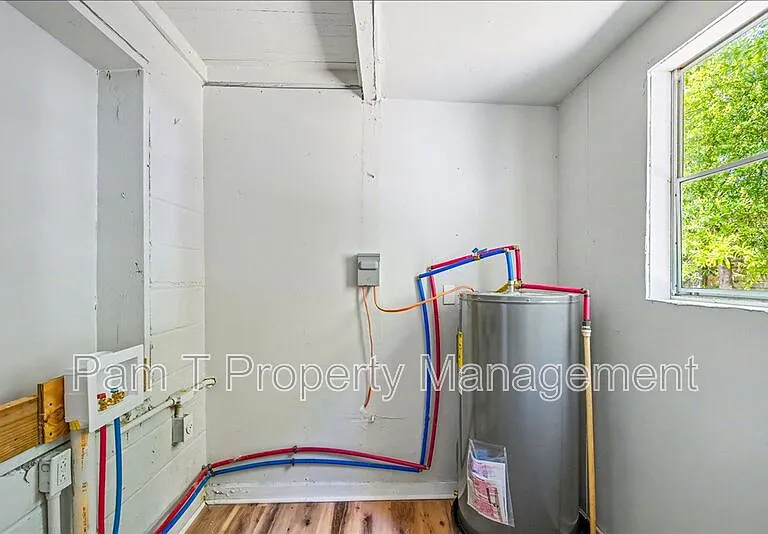 628 W 48th St — Photo 8