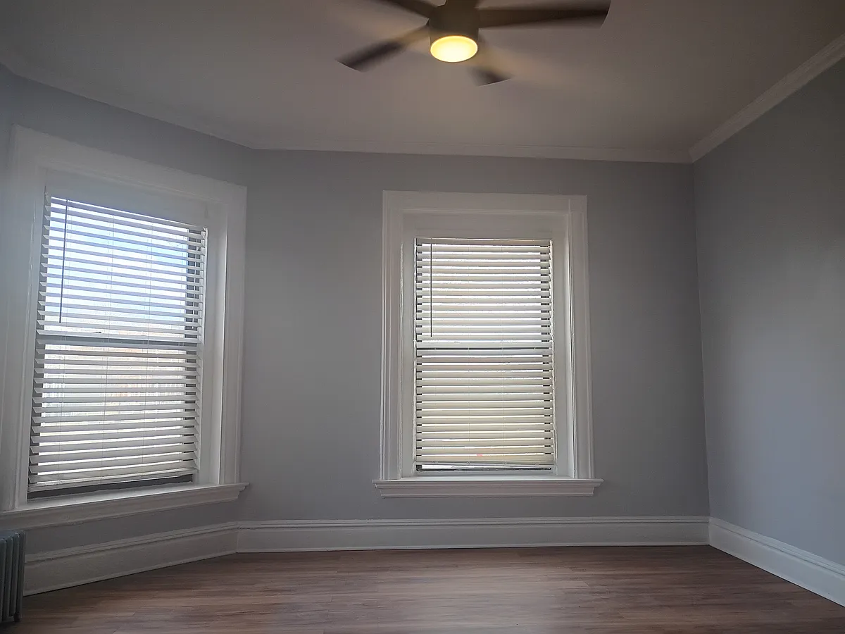 Building Photo - 3652 S Lake Park Ave #1