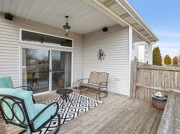 3rd image of 2200 Henning Pl