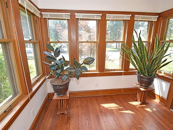 2nd image of 138 W Roberta Ave