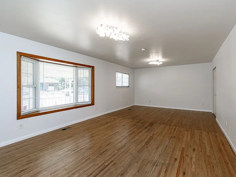 129 Ely St — Photo 26