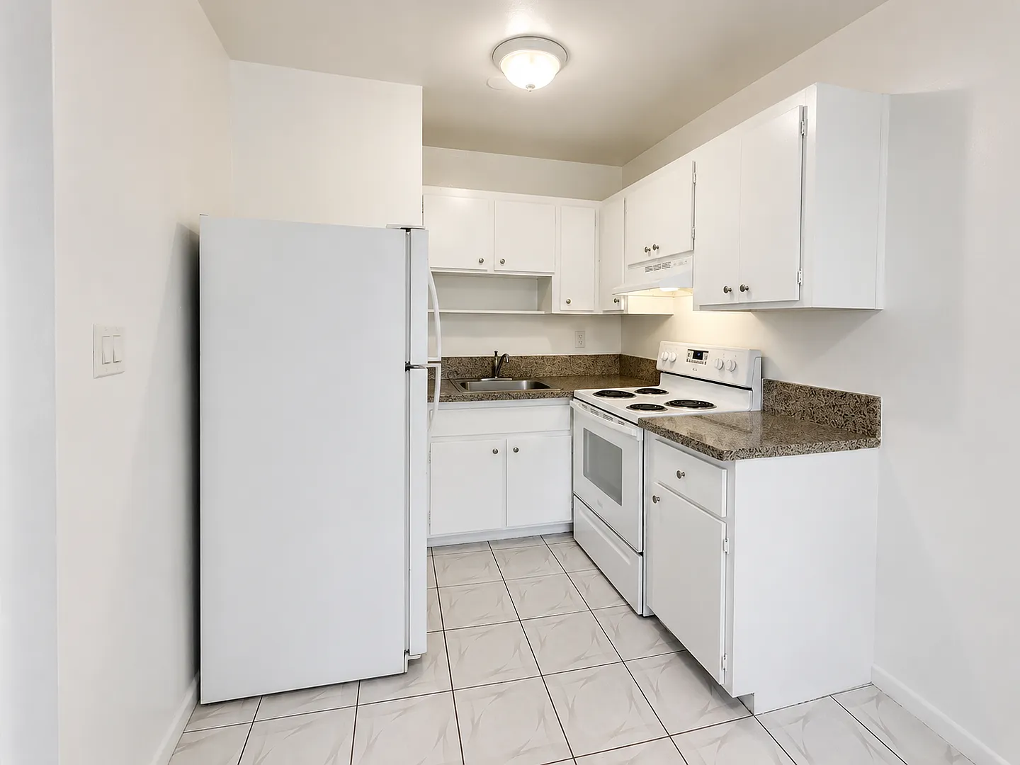 920 SW 15 Terr — Photo 4