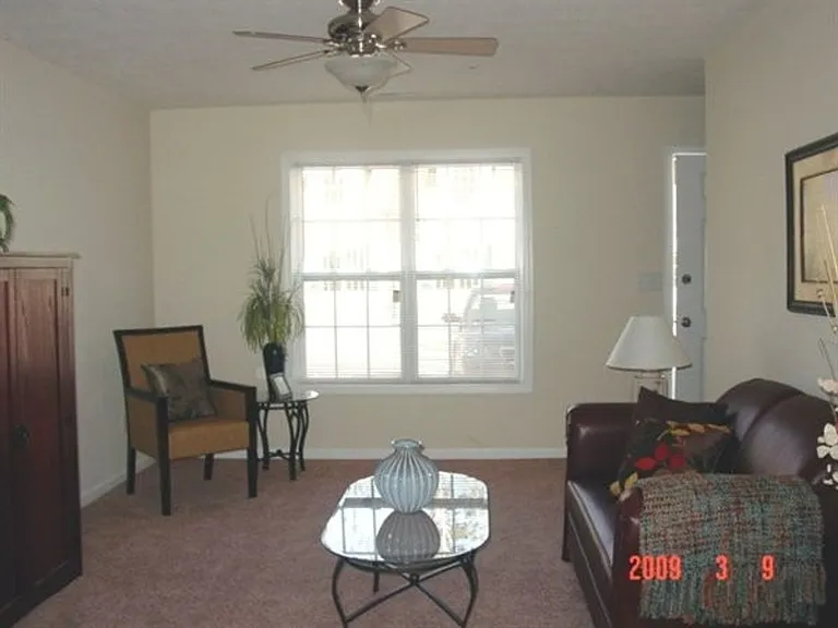 106 Stadiem Dr — Photo 3