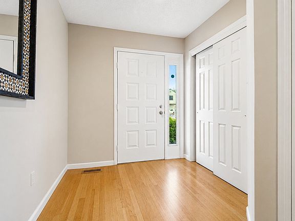 3rd image of 606 Park Pl #606