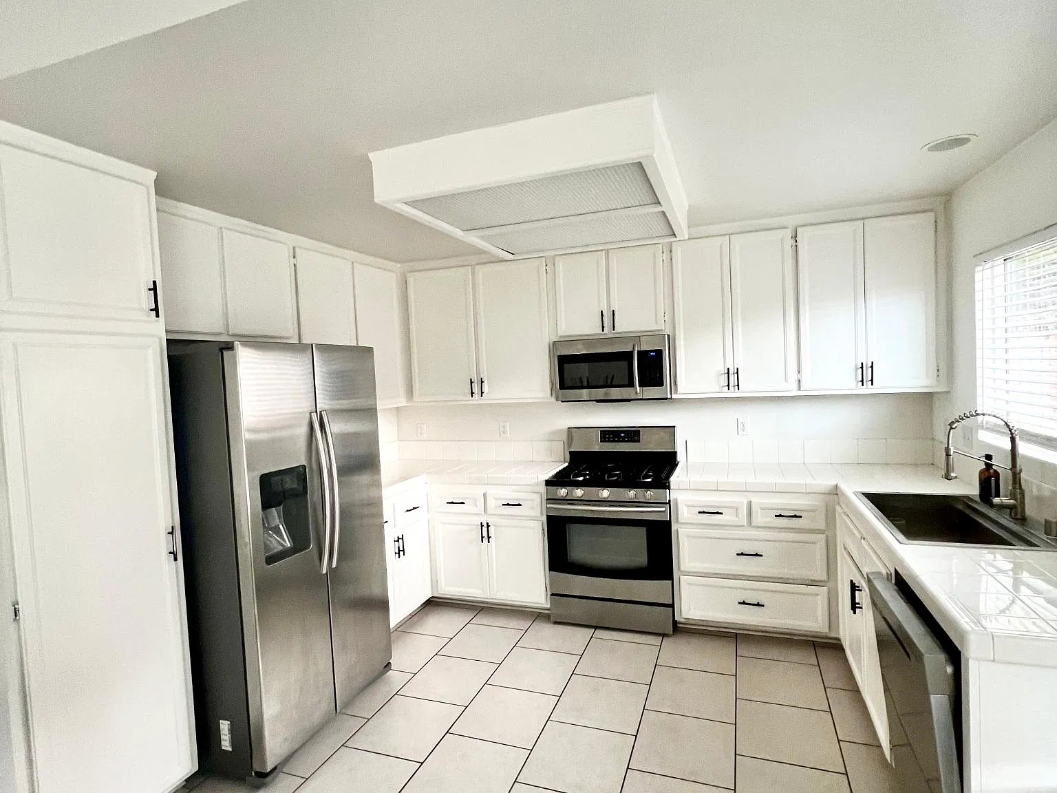 3 bed, 2.5 bath, 1392 sqft, $3,700 — Photo 1