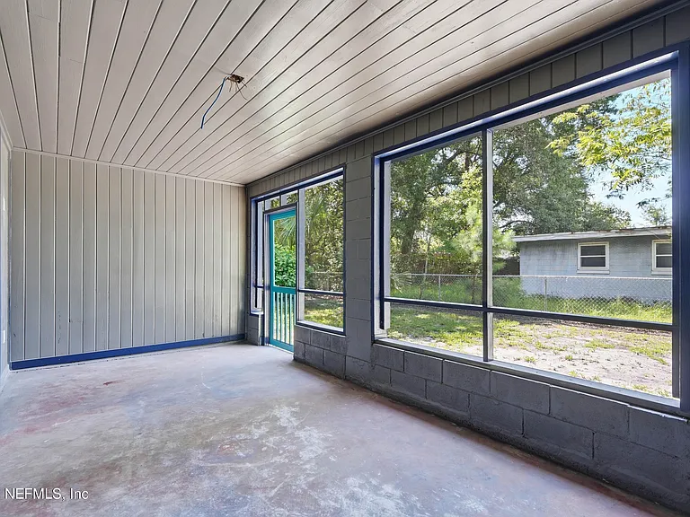 3044 W 9th St — Photo 16