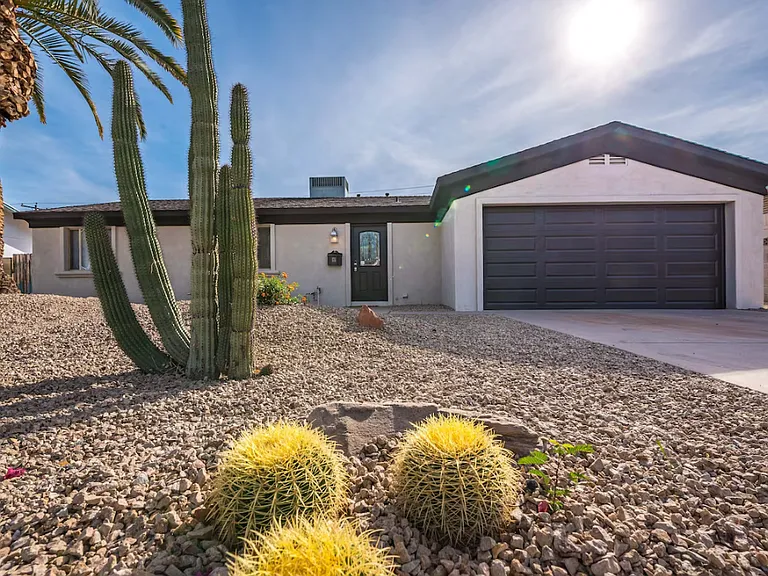 8301 E Jackrabbit Rd — Photo 3