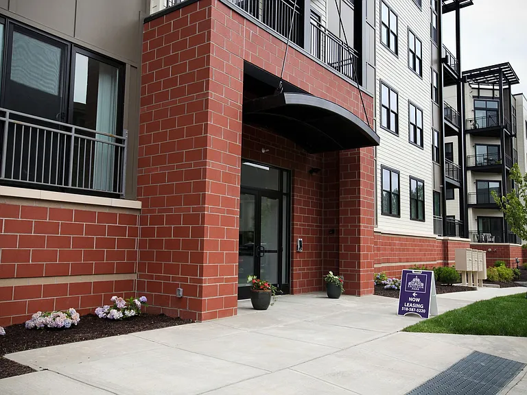 Excelsior Park Apartments — Photo 14