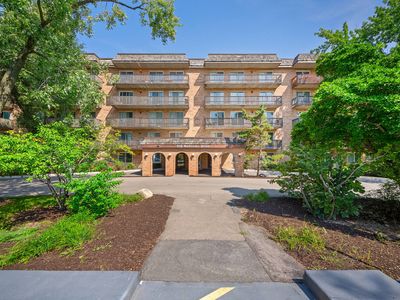 (Undisclosed Address), Downers Grove, IL, 60516