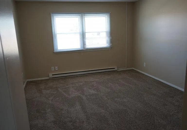 707 Fairmont Dr — Photo 2
