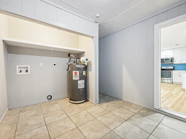 1111 Lawson Ln — Photo 16