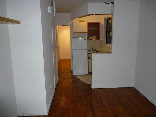 Rented by Chartwell Manhattan Realty | media 6