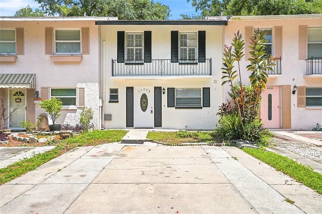 3 bed, 2.0 bath, 1453 sqft, $2,200 — Photo 2