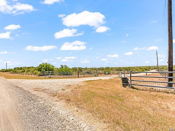 3rd image of 977 PRIVATE ROAD 1688