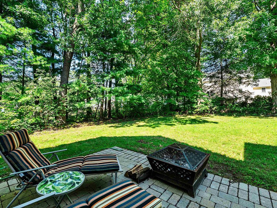 65 Manchester St, Nashua, NH 03064 Zillow