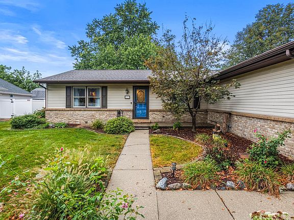 3rd image of 613 Delmar Dr