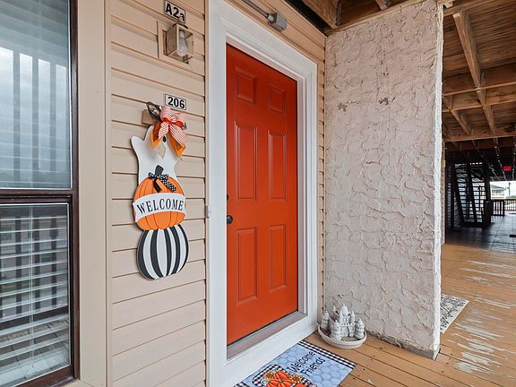 5th image of 212 29th Ave. N #206