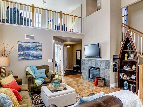 2-story vaulted & fireplace