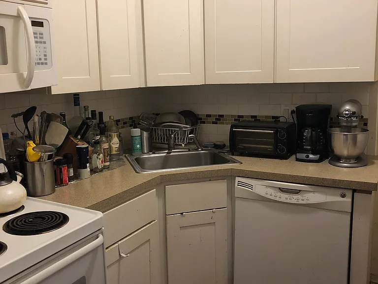 4617-spruce-st-2f-tenant-photos-11