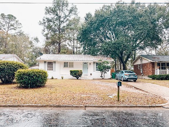 2nd image of 1105 W Magnolia St