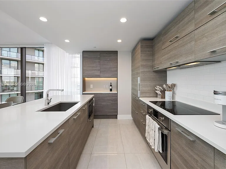 650 NE 32nd St #1501 — Photo 19