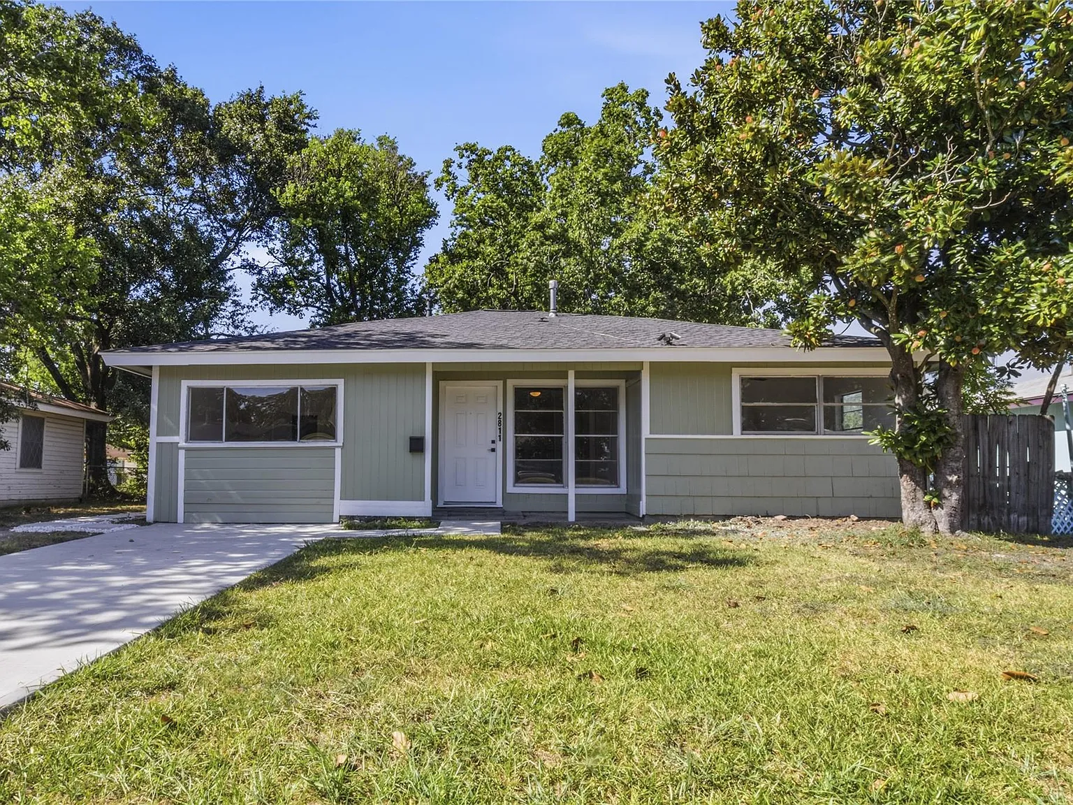 4 bed, 2.0 bath, 1325 sqft, $1,650 — Photo 2
