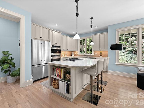 3rd image of 38 Cheshire Dr