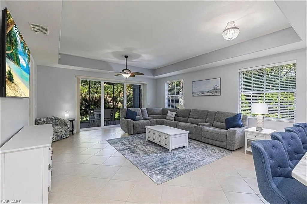 Building Photo - 7837 Hawthorne Dr #1102