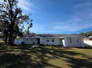 5611 6th St, Zephyrhills, FL 33542