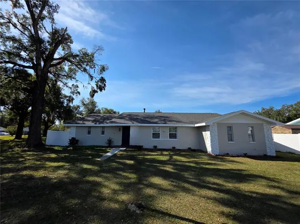 5611 6th St, Zephyrhills, FL 33542