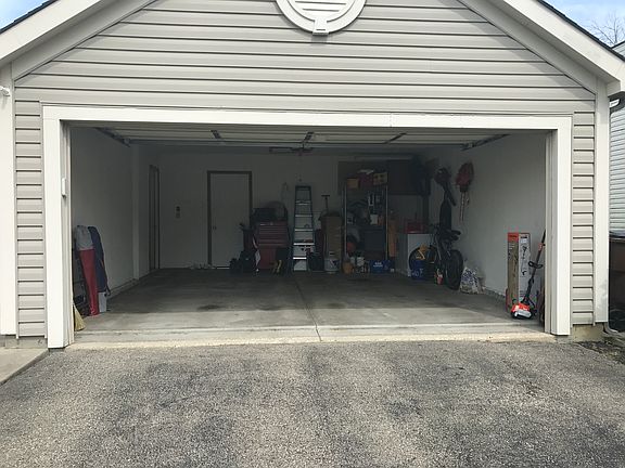 3rd image of 9760 Flagstone Way