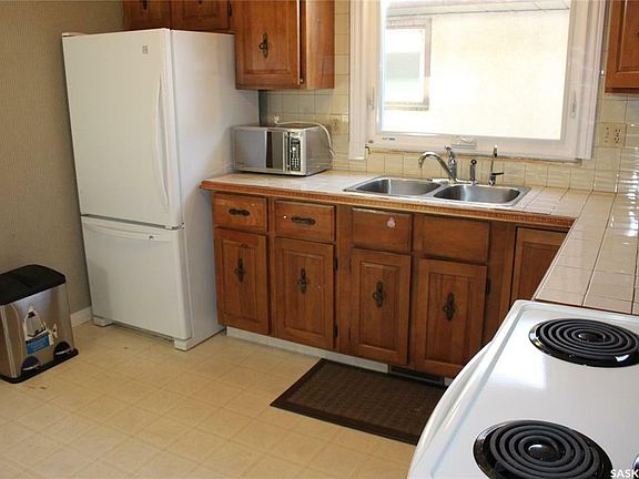 4th image of 1556 Retallack St