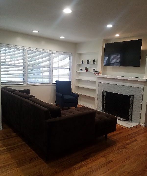 1st image of 3959 S Sycamore Ave